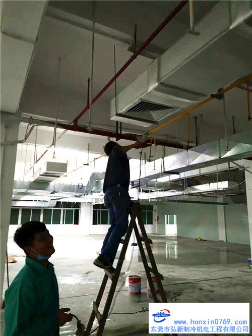 东莞厂房两台50匹二手中央空调安装试机完工